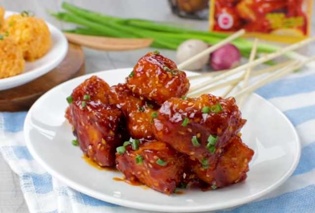 Thưởng thức thịt gà xốt chua ngọt