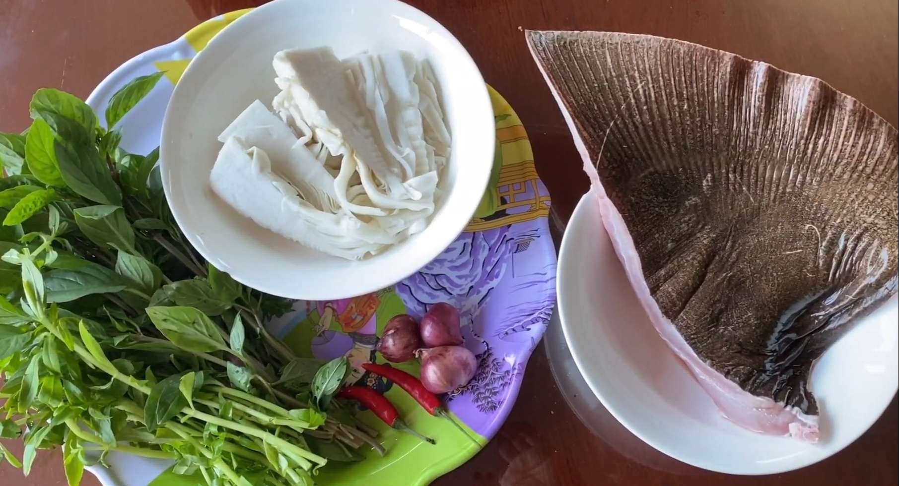 Nguyên liệu nấu canh cá đuối măng chua