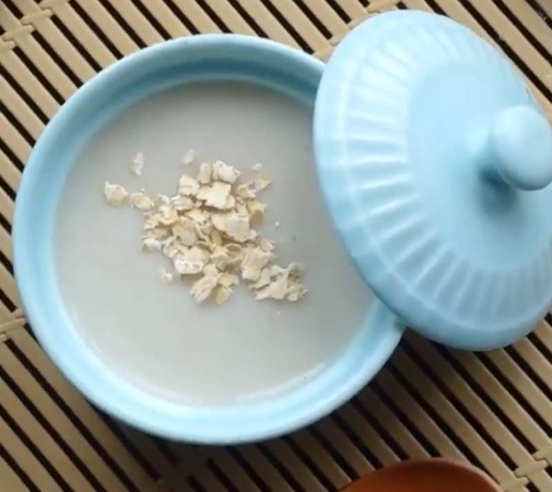 Cháo yến mạch thơm ngon cho bé