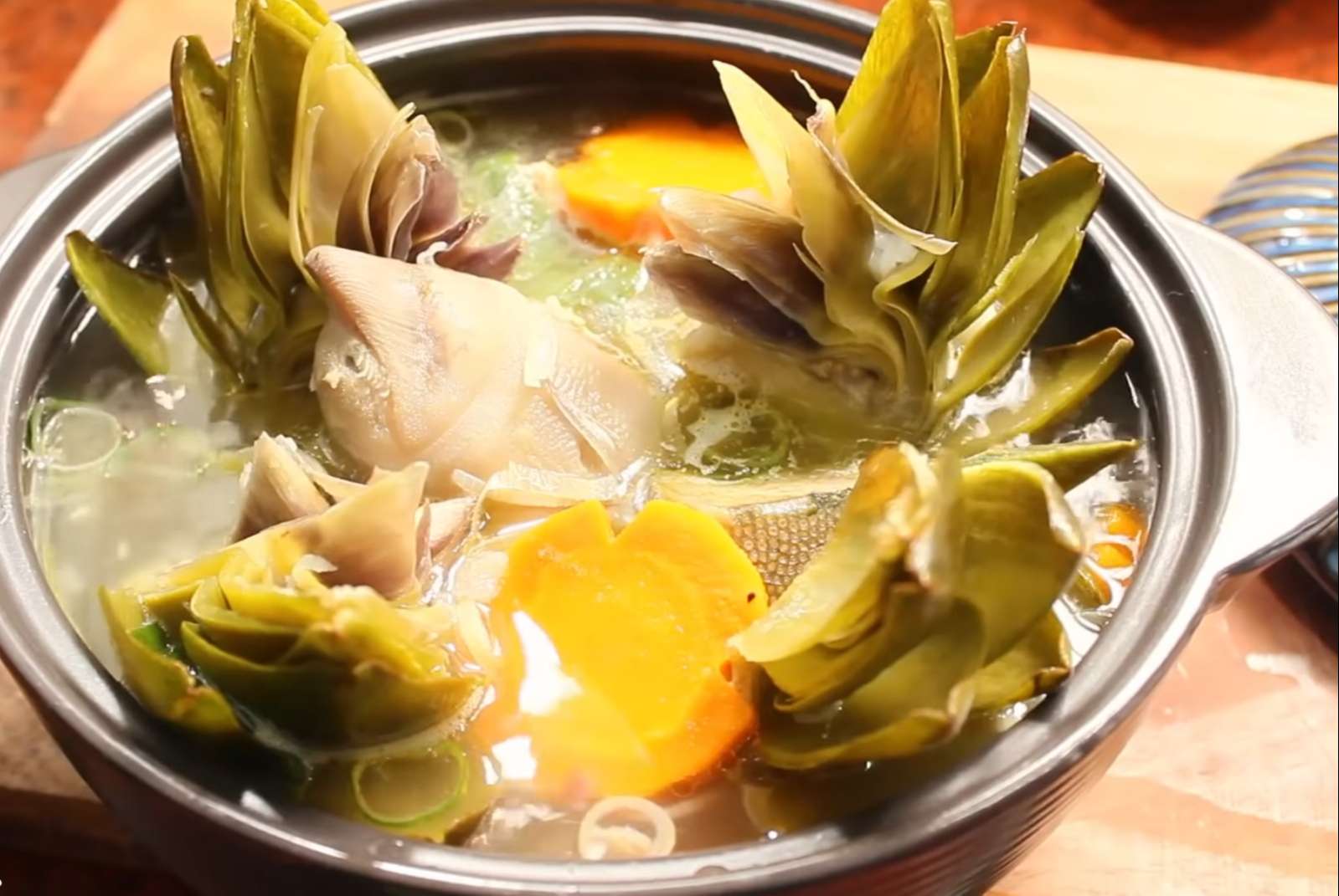 Hầm bông Atiso tươi và giò heo
