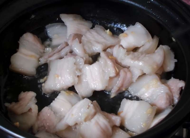 Xào thịt ba chỉ cho săn lại