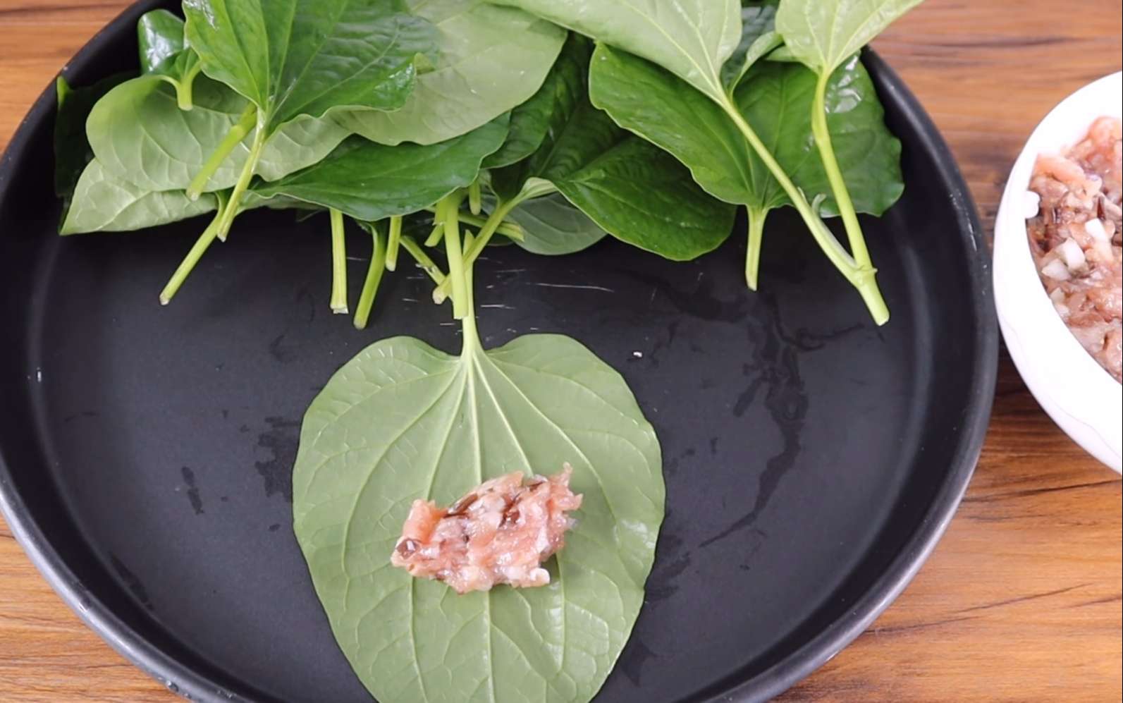 Cuốn chả lá lốt