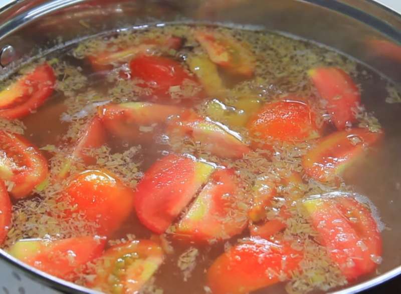 Nấu canh cá chua
