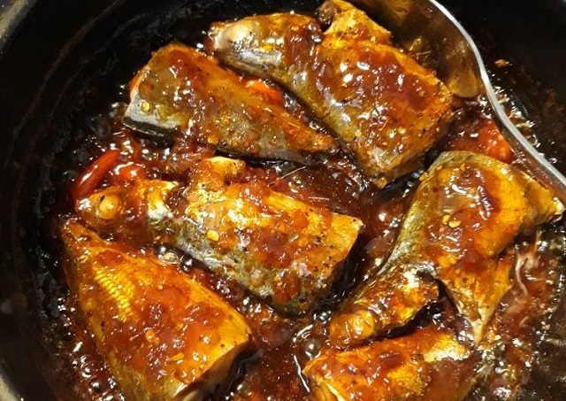 Cá nục kho tiêu cay nồng