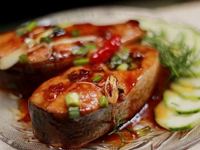 Cách kho cá nhanh nhừ xương mà thịt vẫn chín mềm