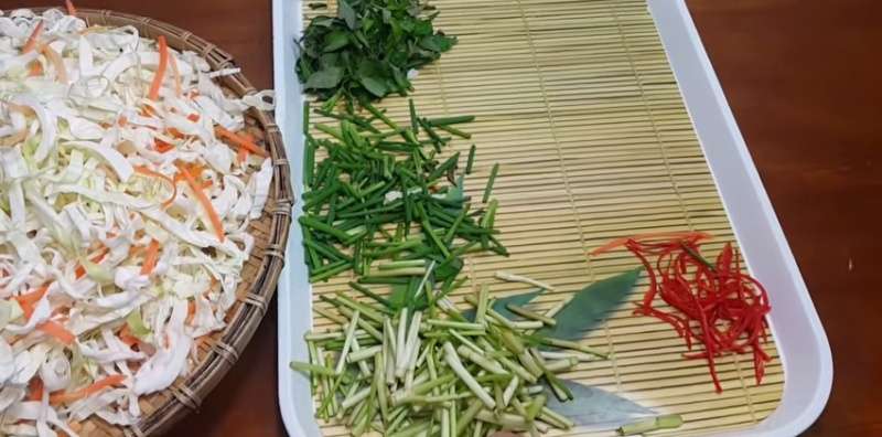 Sơ chế các loại rau muối bắp cải