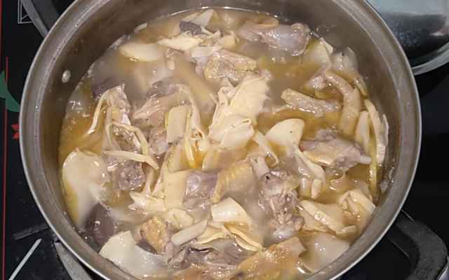 Canh ngan nấu măng
