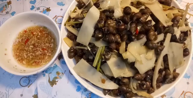 Ốc xào xả ớt, măng chua thơm ngon