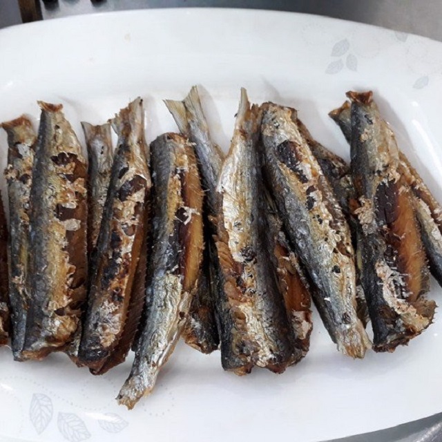 Chiên cá trích vàng đều