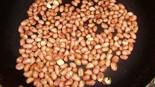Đậu phộng rang chín, đập dập