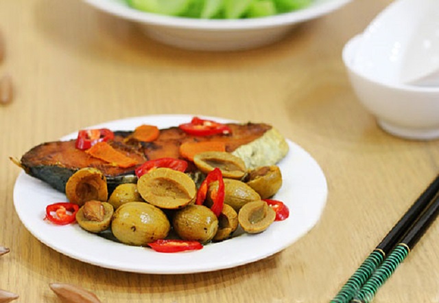 Đĩa c&aacute; kho với tr&aacute;m hấp dẫn