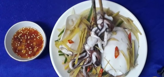 Đĩa mực hấp gừng thơm ngon, hấp dẫn, ăn là mê