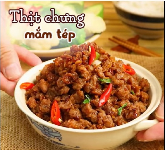Đĩa thịt chưng mắm tép hấp dẫn cho cả nhà cùng thưởng thức
