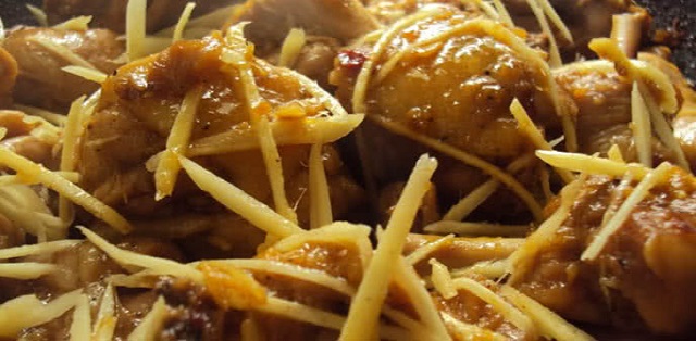 Gà kho với gừng cho tới khi săn lại