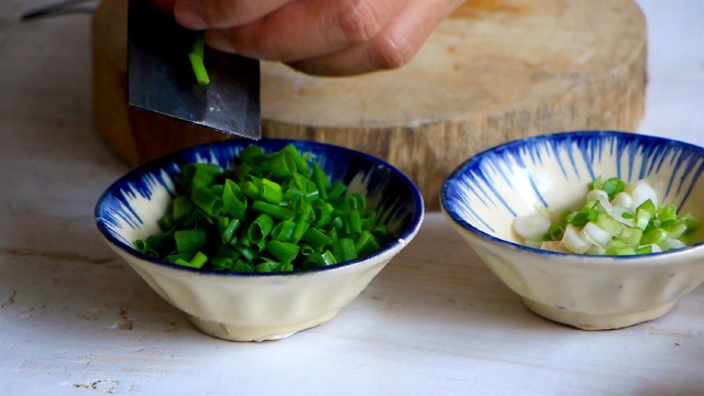 Hành lá cắt khúc vừa ăn