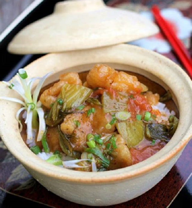 Kho cá cùng các nguyên liệu