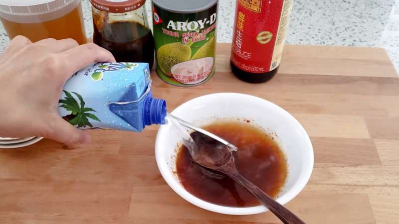 pha chế nước sốt cho món mít non kho chay