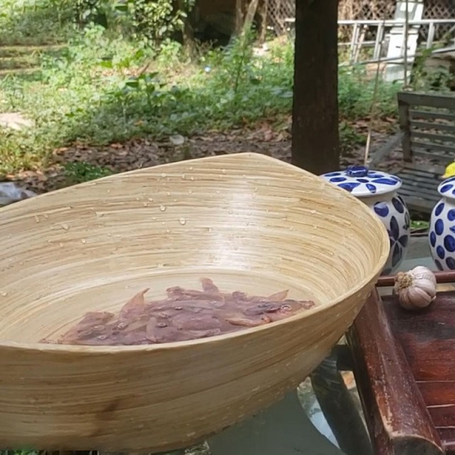 Mực muối sơ chế sạch, khử bớt vị mặn