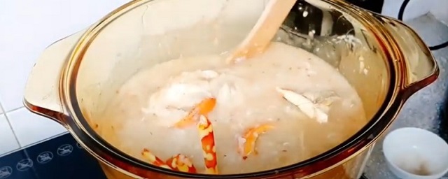 Nấu cháo với tôm hùm
