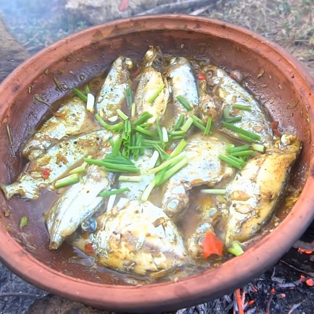 Nồi cá kho phảng phất hương vị dân dã mà ngon