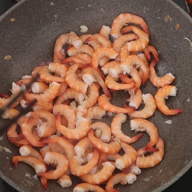 Phi củ nén xào tôm thịt