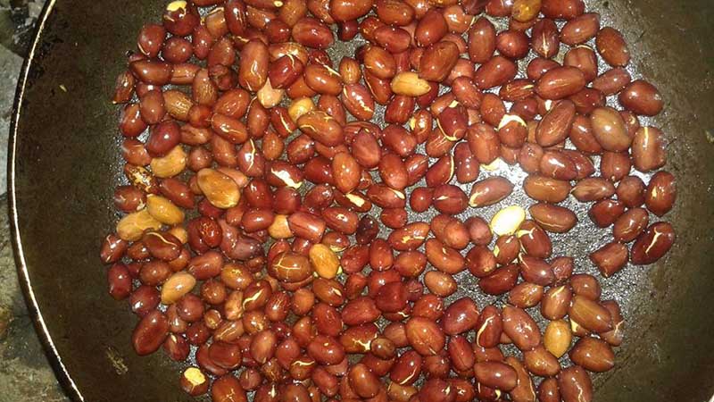 Thêm dầu ăn rang với đậu phộng