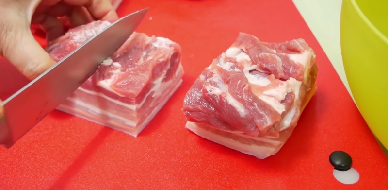 Sơ chế thịt trươc khi kho