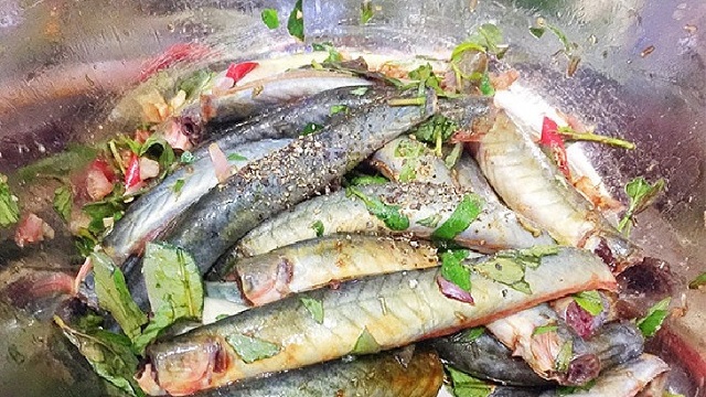 Ướp cá kèo đậm đà gia vị