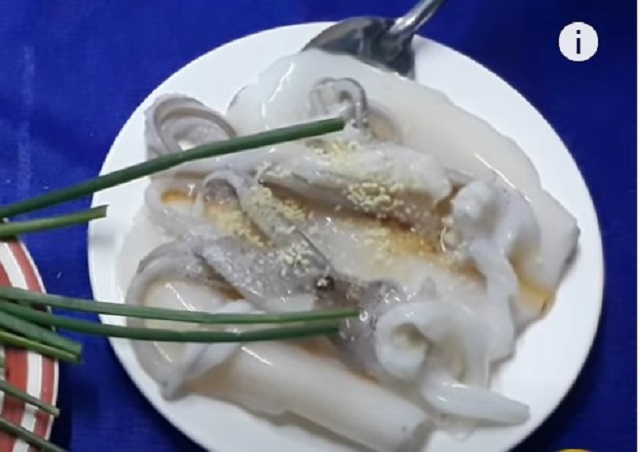 Ướp mực với gia vị